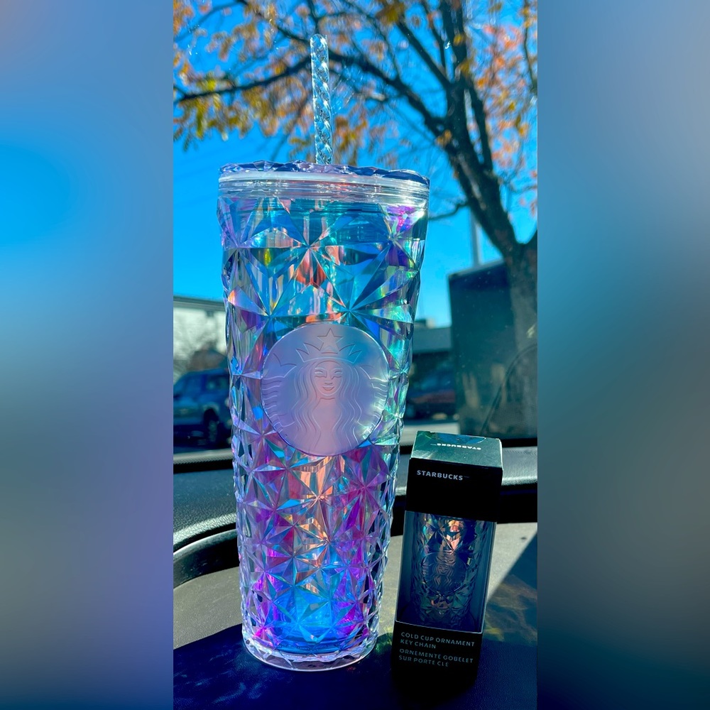 Starbucks 2023 Holiday Iridescent Winter White Tumbler Cold Cup and Key Chain